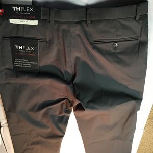 Tommy Hilfiger Men's The Flex Flat Front Pants,